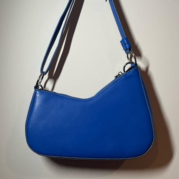 Blue Asymmetrical Baguette Bag with Silver Chain - Picture 5 of 7
